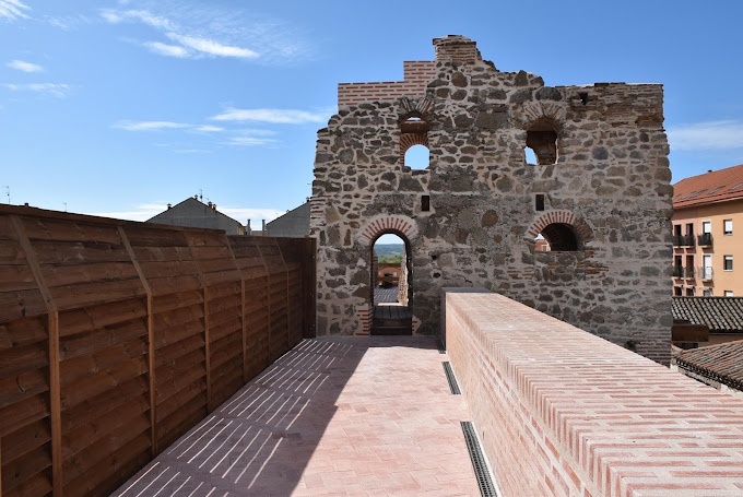 Muralla del Charcón