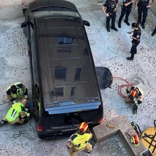 Furgoneta atrapada en el Casco Histórico