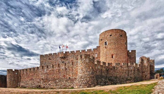 Castillo de La Adrada (Ávila)