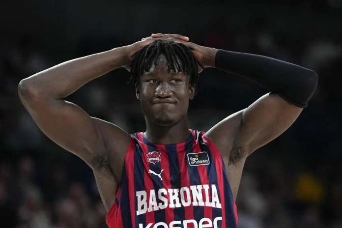 Baloncesto.- El pívot senegalés Khalifa Diop de va del Kosner Baskonia y ficha por los Cleveland Cavaliers
