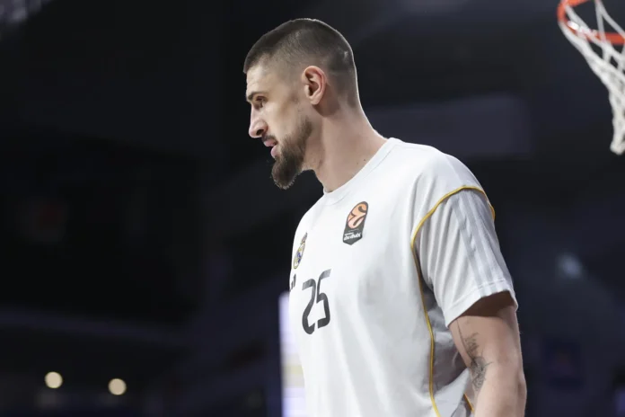 Baloncesto.- El pívot ucraniano Alex Len ficha por Baskonia para las próximas dos temporadas