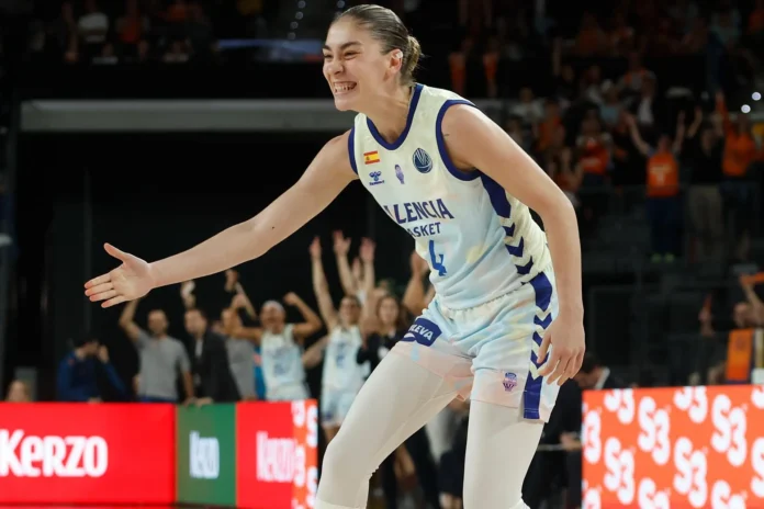 Baloncesto.- El Valencia Basket cede a la escolta Paula Saravia al Joventut Badalona