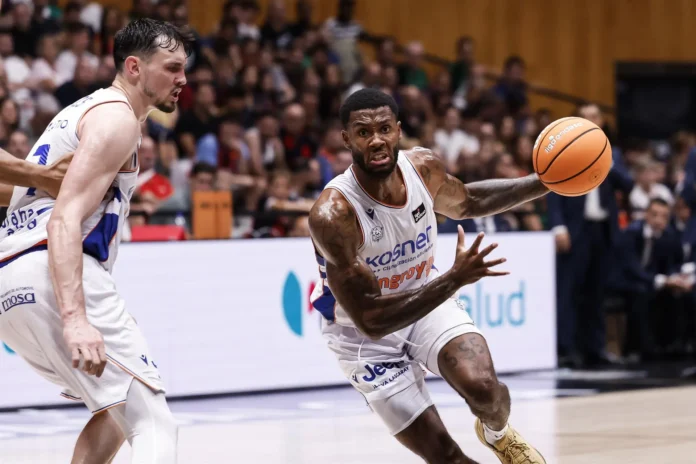 Baloncesto/Euroliga.- Crónica del Kosner Baskonia - Armani Olimpia Milano, 86-76
