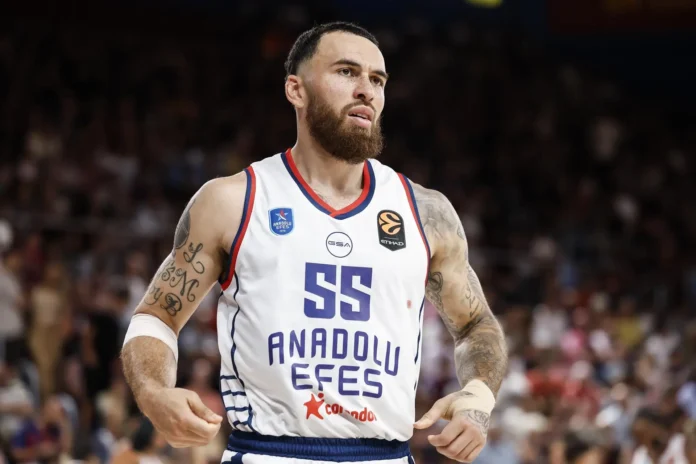 Baloncesto/Euroliga.- Mike James dice adiós a la temporada por su lesión en el tendón de Aquiles