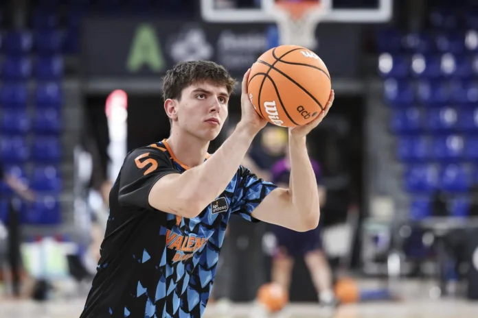 Baloncesto/NBA.- De Larrea se estrena como anotador con los Mavericks pero tropieza con Wembanyama