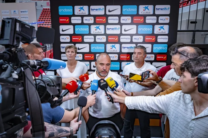 Baloncesto/Selección.- Chus Mateo: "Somos un equipo joven que tiene muchas ganas y ambición de clasificar al Mundial"