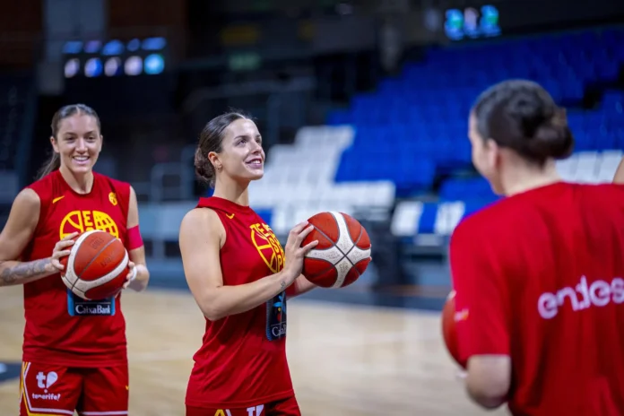 Baloncesto/Selección.- Elena Buenavida: "Después de la temporada pasada, siempre he tenido el Mundial en la cabeza"