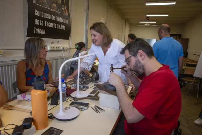 C-LM destinará 5,6 millones a dar continuidad a la oferta integrada de FP manteniendo el curso en damasquinado