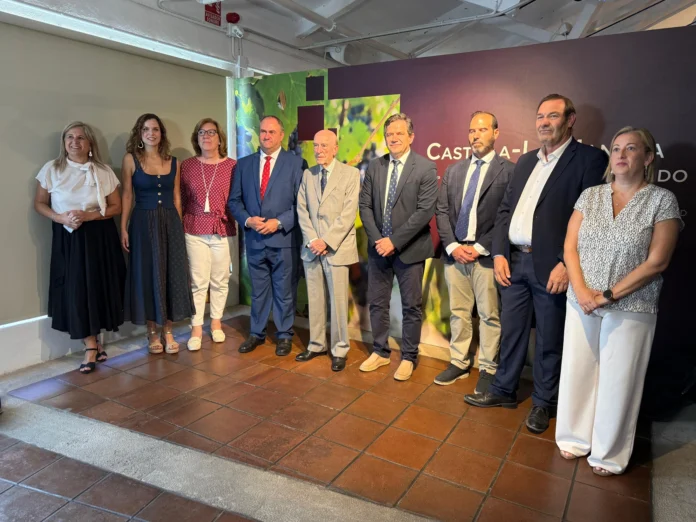 Castilla-La Mancha abrirá este otoño dos nuevas convocatorias de ayudas para el sector vitivinícola