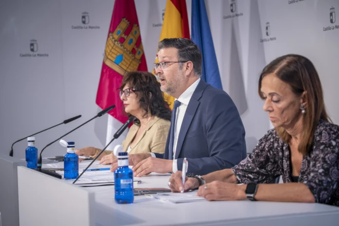 Castilla-La Mancha inicia el curso escolar con 876 docentes más, mejores condiciones laborales para el profesorado y una nueva bajada de ratios