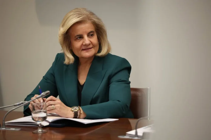 CEOE, pendiente del paradero de la exministra Fátima Báñez, que viajaba en uno de los trenes siniestrados