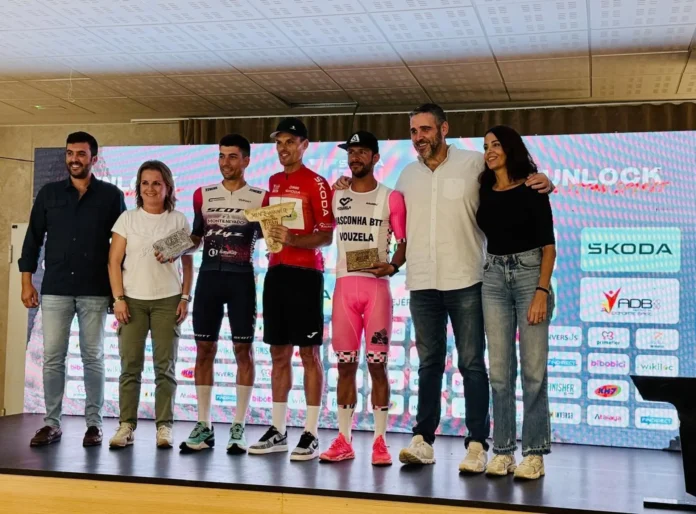 Ciclismo.- Luis León Sánchez y Natalia Fischer vuelven a proclamarse ganadores de la Titan Desert Almería