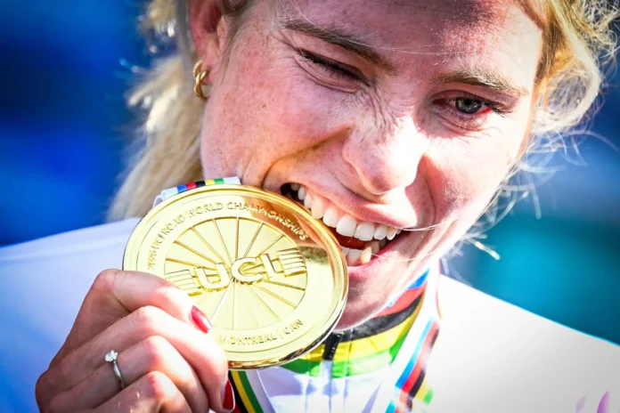 Ciclismo/Mundial.- La neerlandesa Demi Vollering se saca la espinita del oro en una accidentada prueba de ruta