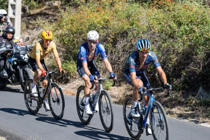 Ciclismo/Vuelta.- AV. Mikel cubre de 'landismo' El Collado del Alguacil en la penúltima etapa