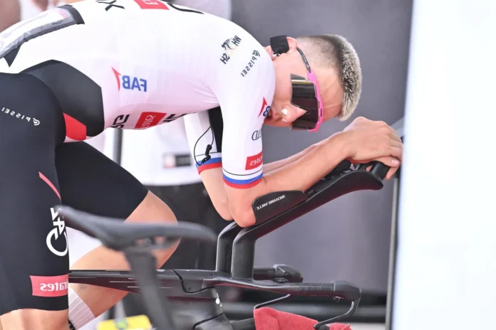 Ciclismo/Vuelta.- Pogacar se rompe la clavícula y daña el cuello en su caída en La Vuelta