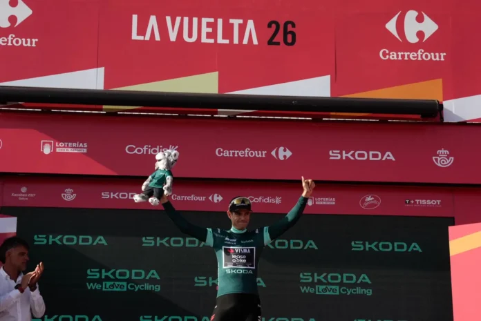 Ciclismo/Vuelta.- Van Aert gana a Paret-Peintre el esprint de Loja en la calurosa etapa 13