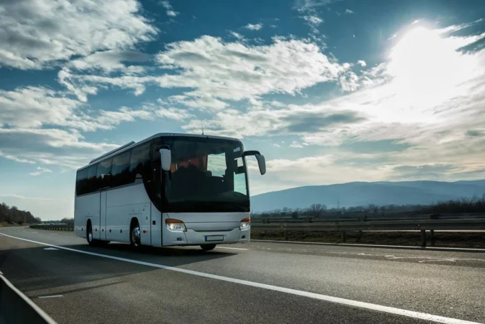 CNMC investiga manipulación de contratos de transporte escolar y viajeros a empresas, directivos y federación de C-LM