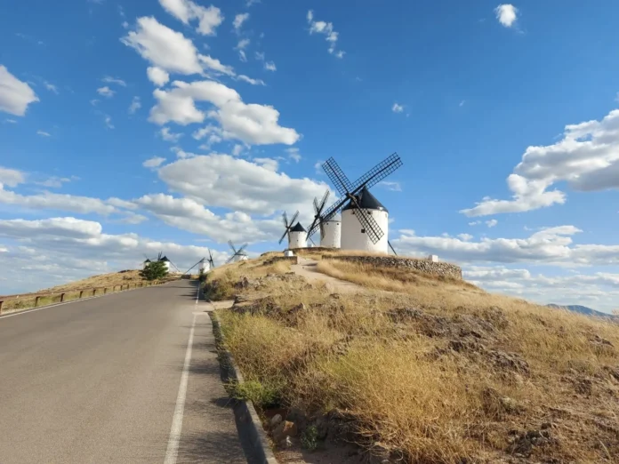 Consuegra recibirá 1,2 millones para restaurar sus molinos e iluminación y Escalona 200.000 para reconstruir su castillo