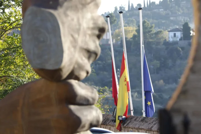 Cortes C-LM se suman al luto oficial con las banderas a media asta en el Convento de San Gil de Toledo