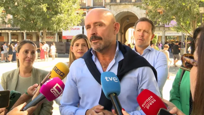 De los Santos (PP) pide a Tolón que "tome de una vez el mando" del Ministerio de Educación o que dimita por PISA y Ceuta
