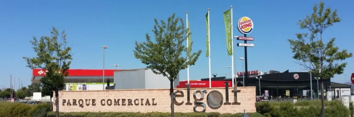 Detienen a dos implicadas en el robo del parque comercial El Golf de Talavera y una tercera está identificada
