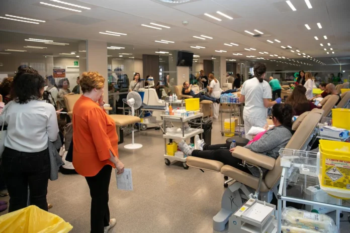 Donantes de sangre habituales y nuevos se mezclan en largas filas en Toledo: "Es una respuesta espectacular"