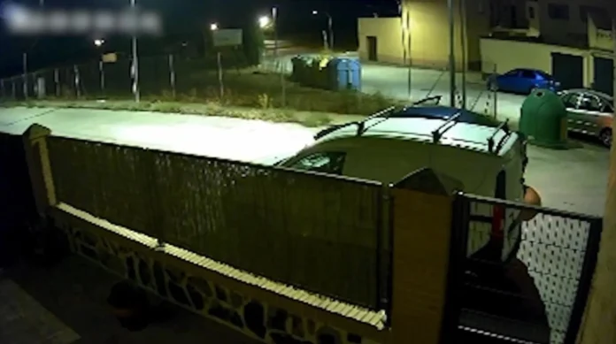 Dos hombres, de 22 y 51 años, detenidos en Illescas acusados de más de 30 robos en el interior de vehículos