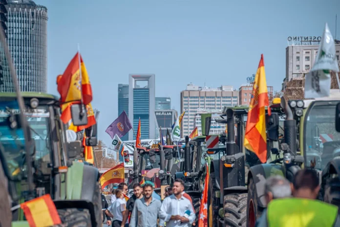 El campo español convoca una "gran tractorada" en Madrid el 28 de octubre ante los graves problemas del sector