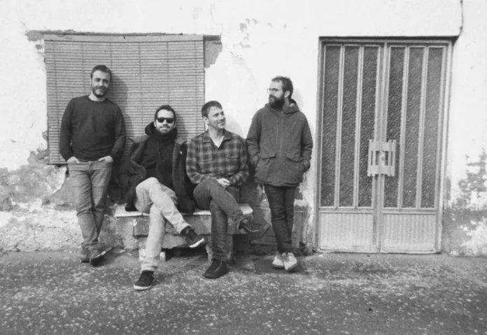 El covid, R.E.M., la crisis de los 40 y Toledo confluyen en la banda Super Danés, que acaba de lanzar su primer EP