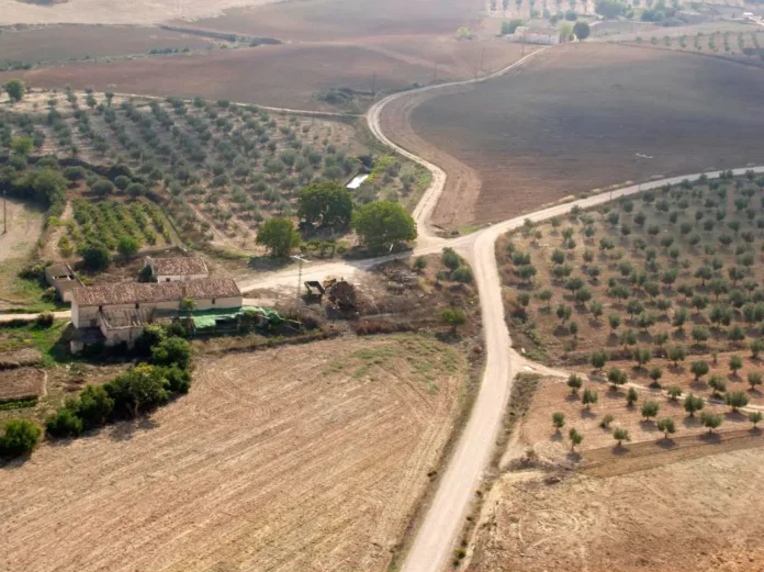 El Gobierno de Castilla-La Mancha abre la convocatoria de ayudas para la mejora de caminos rurales, dotada con 10 millones de euros