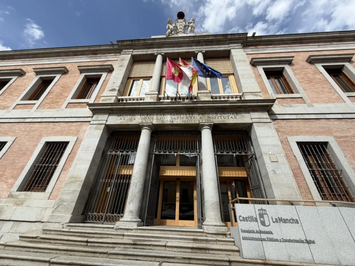 El Gobierno de Castilla-La Mancha concede 21 medallas individuales y siete placas colectivas de Protección Civil