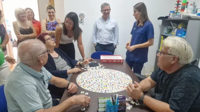 El Gobierno de Castilla-La Mancha destaca la atención de proximidad de las asociaciones de párkinson en Cuenca, con 475 plazas en siete SEPAP
