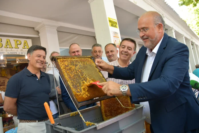 El Gobierno de Castilla-La Mancha destina 4,3 millones para el sector apícola a lo largo del 2026