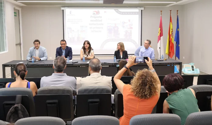 El Gobierno de Castilla-La Mancha impulsa una iniciativa que adapta coches eléctricos de juguete para menores con grandes necesidades de apoyo