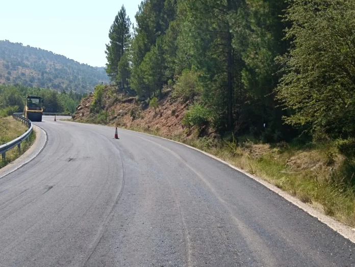 El Gobierno de Castilla-La Mancha invierte 2,6 millones de euros en la mejora de la CM-2105 entre Villalba de la Sierra y Huélamo