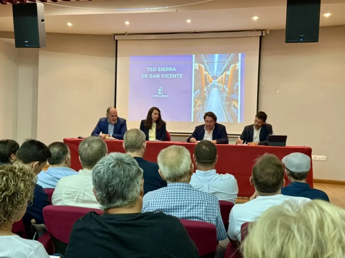 El Gobierno regional aborda con los alcaldes de la Sierra de San Vicente (Toledo) las mejoras en la movilidad de la zona