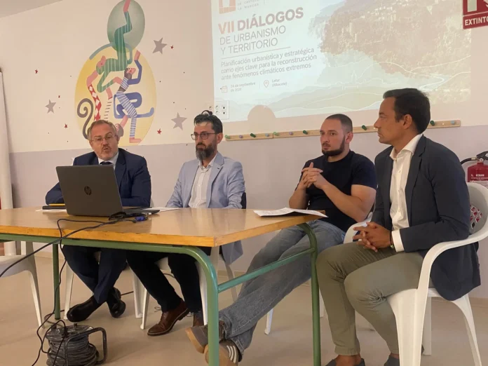 El Gobierno regional aborda en Letur el papel de las Agendas de la Reconstrucción para avanzar hacia territorios más seguros tras la DANA