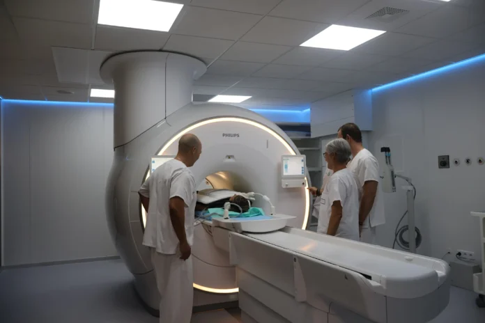 El Gobierno regional adjudica la renovación de las resonancias magnéticas de los hospitales de Alcázar de San Juan y Talavera de la Reina