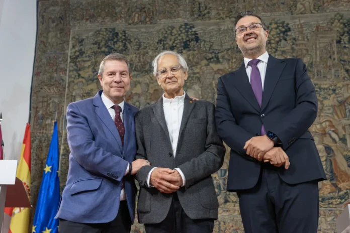 El Gobierno regional agradece a El Roto su generosidad y compromiso con la cultura tras ceder a la Junta 301 obras, entre dibujos y óleos