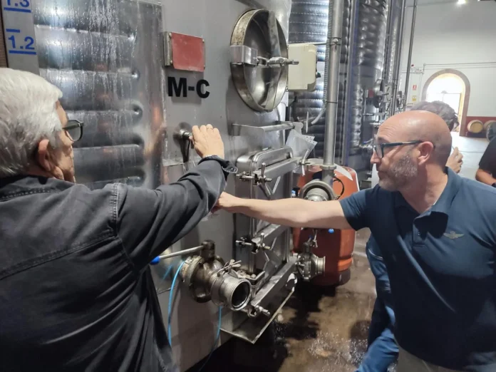 El gobierno regional apoya inversiones de 3,4 millones de euros en las bodegas de Casas Ibáñez gracias a las ayudas VINATI de los últimos cuatro años