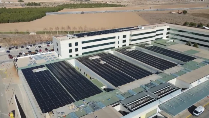 El Gobierno regional consolida su apuesta por una sanidad más sostenible tras multiplicar por más de cien la producción de energía fotovoltaica en sus centros sanitarios