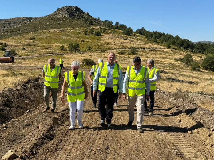 El Gobierno regional destina 3,2 millones para apoyar al sector agrario y ganadero con ayudas directas y la reparación de caminos afectados por el incendio de La Mierla