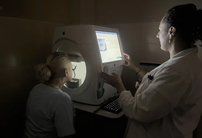 El Gobierno regional incorpora nueva tecnología en el Hospital de Villarrobledo que reduce a la mitad el tiempo de las exploraciones oftalmológicas