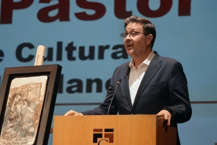 El Gobierno regional reconoce la labor de las Amigas de la Lectura y los clubes de lectura y destaca el legado de Joan Manuel Serrat