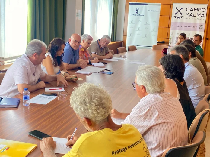 El Gobierno regional trabaja con agricultores y ganaderos para evaluar los daños del incendio de La Mierla y definir las ayudas
