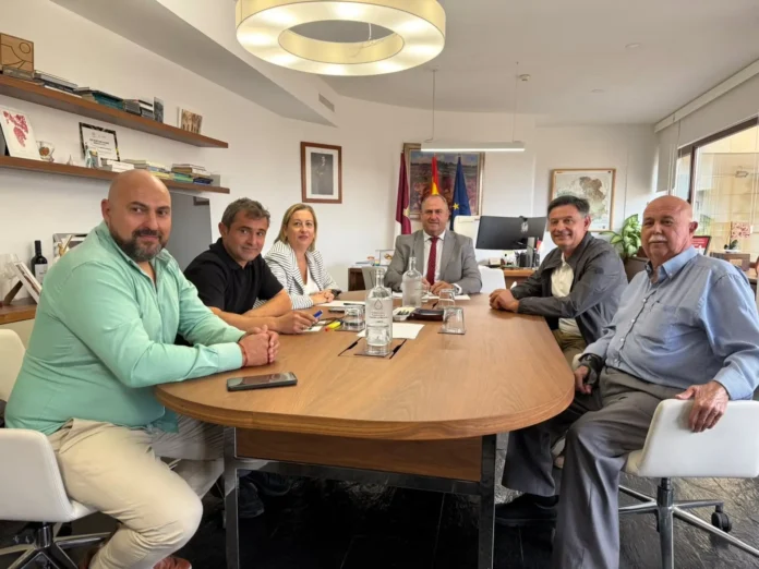 El Gobierno regional y el sector apícola estudian los primeros pasos de la Interprofesional de la Miel