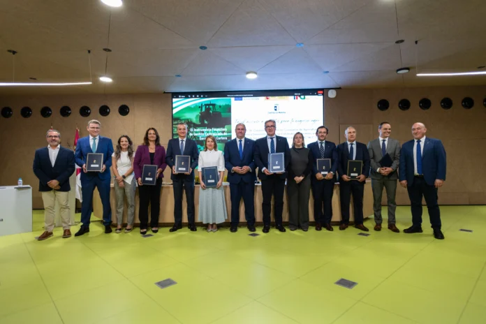 El Gobierno regional y siete entidades financieras ponen a disposición de agricultores, ganaderos e industria agroalimentaria una nueva herramienta de financiación