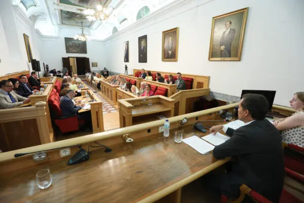 El pleno aprueba 29 propuestas de resolución, tres de ellas por unanimidad, encaminadas a mejorar la ciudad