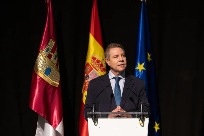 El presidente regional resalta “la agilidad que aporta el sector privado” en la necesaria “adaptación permanente” de los procesos de formación