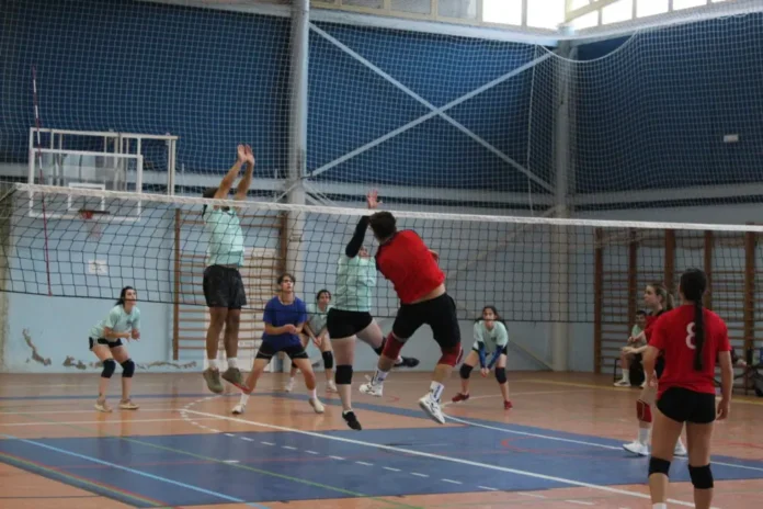 El voleibol reúne a aficionados en su II Torneo en Quintanar